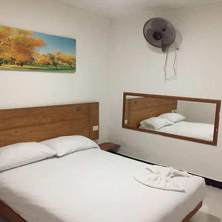מדיין Hotel La Mansion מראה חיצוני תמונה